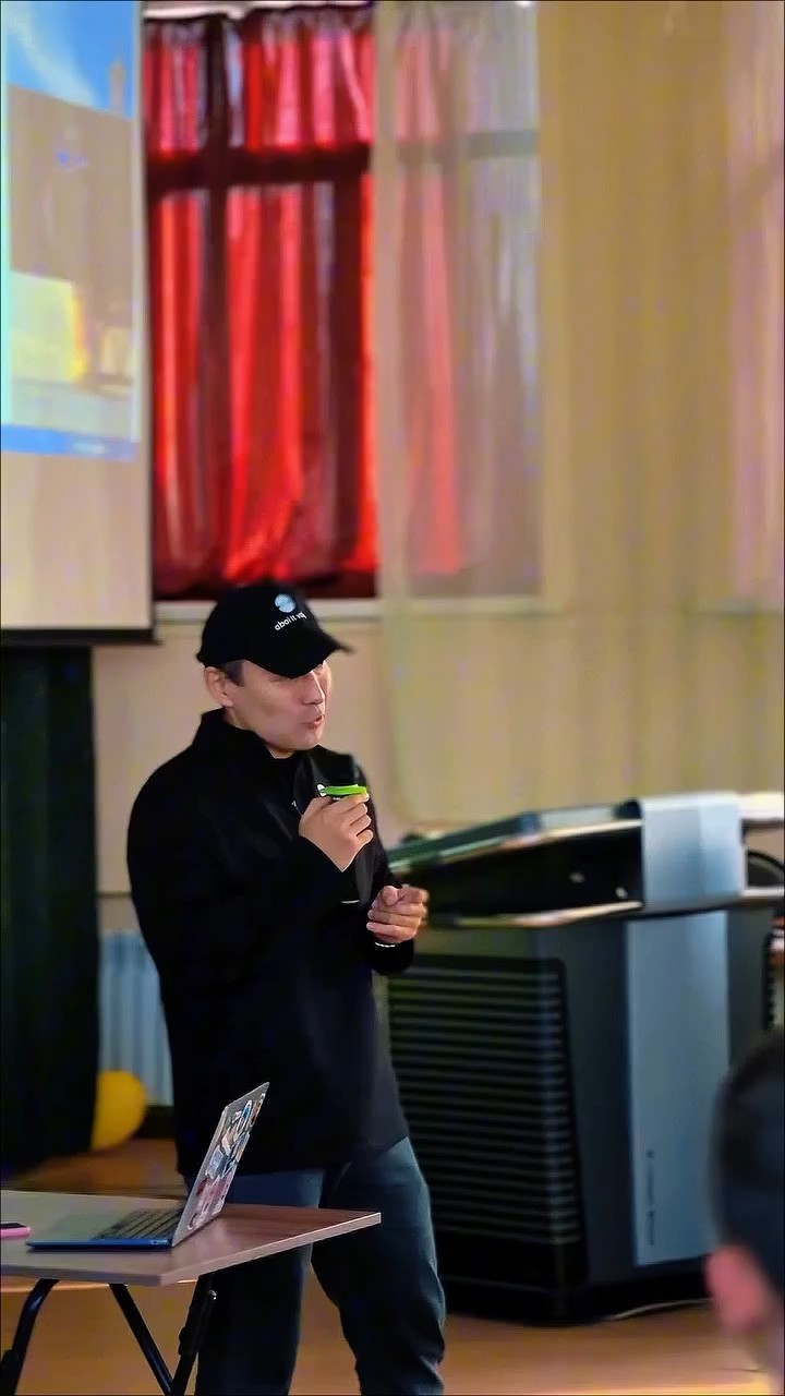 SpeakerTalks ОМФИМЛ-де өтті!