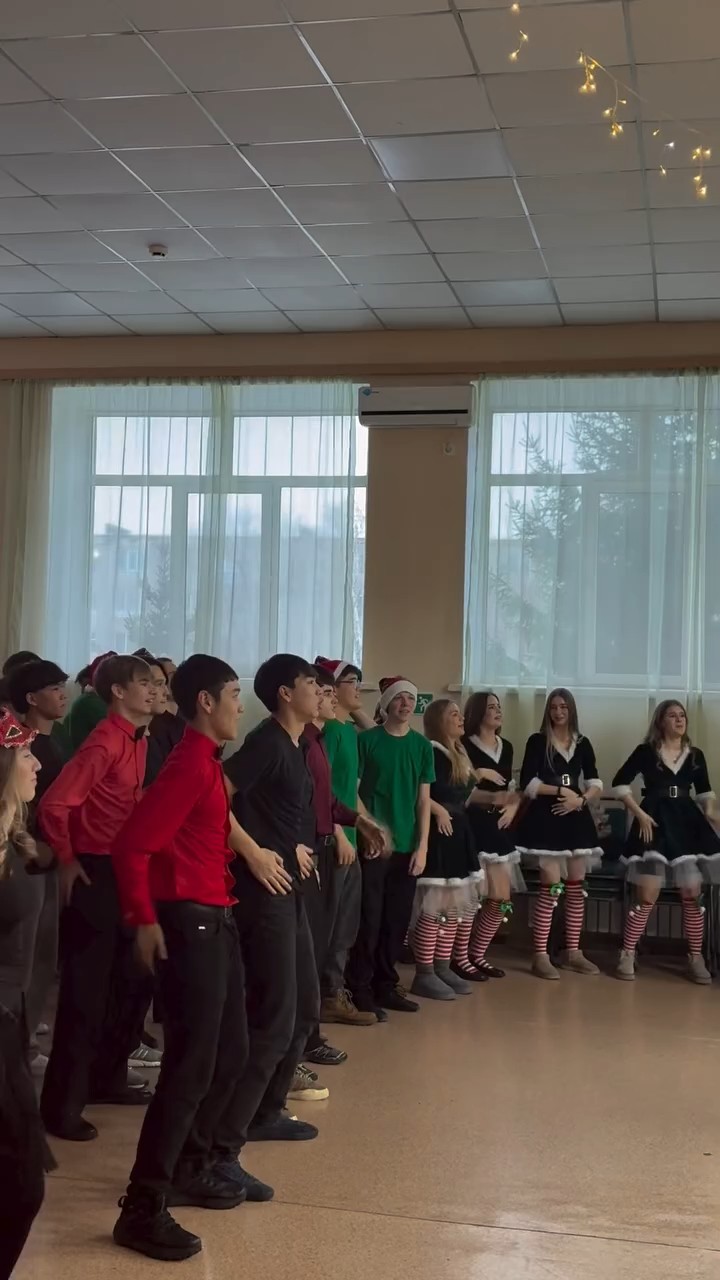 Яркие и долгожданные новогодние ёлки
